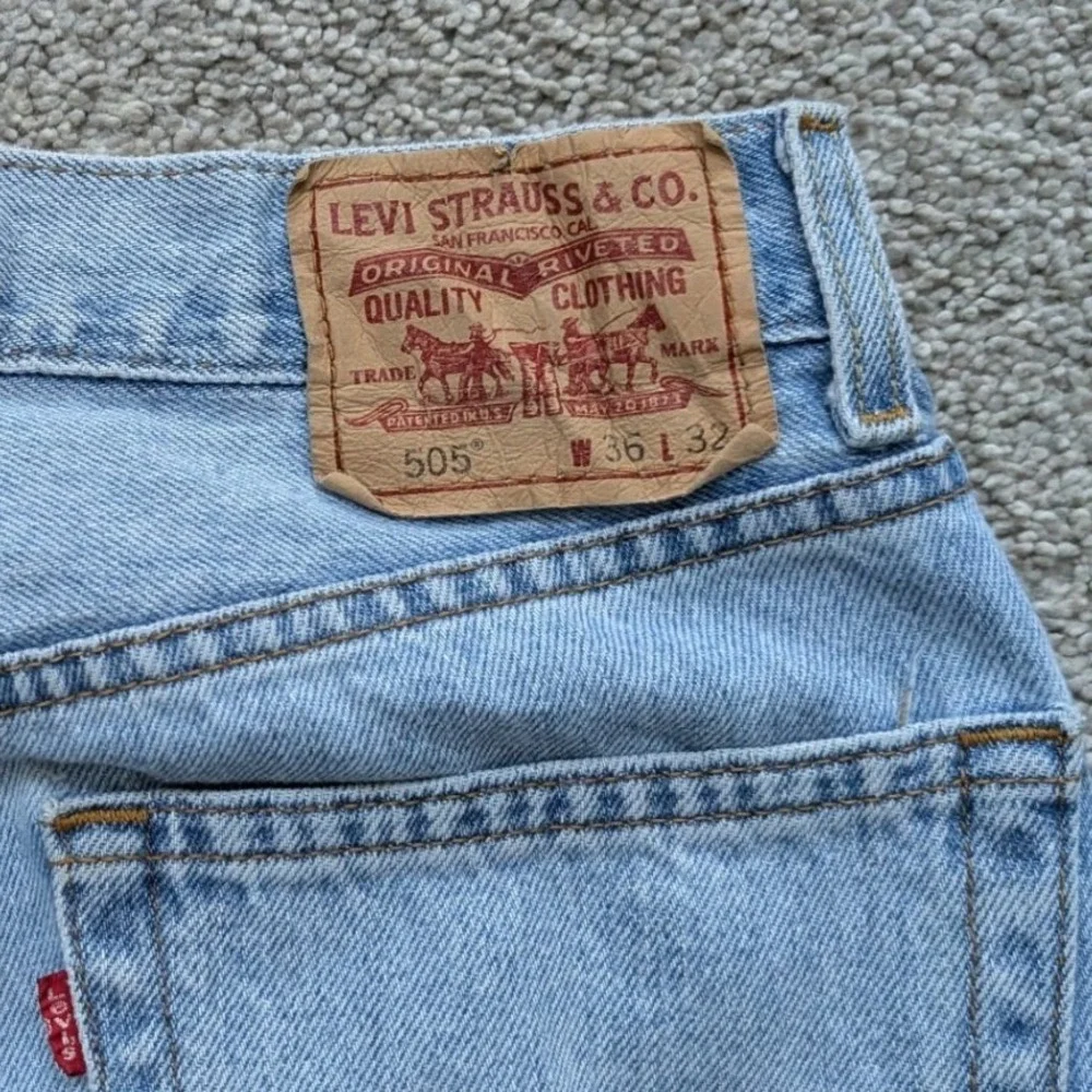 Levi's 505 Regular Fit Jeans Mens 36x32 Cotton Light Blue Faded Distressed Y2K